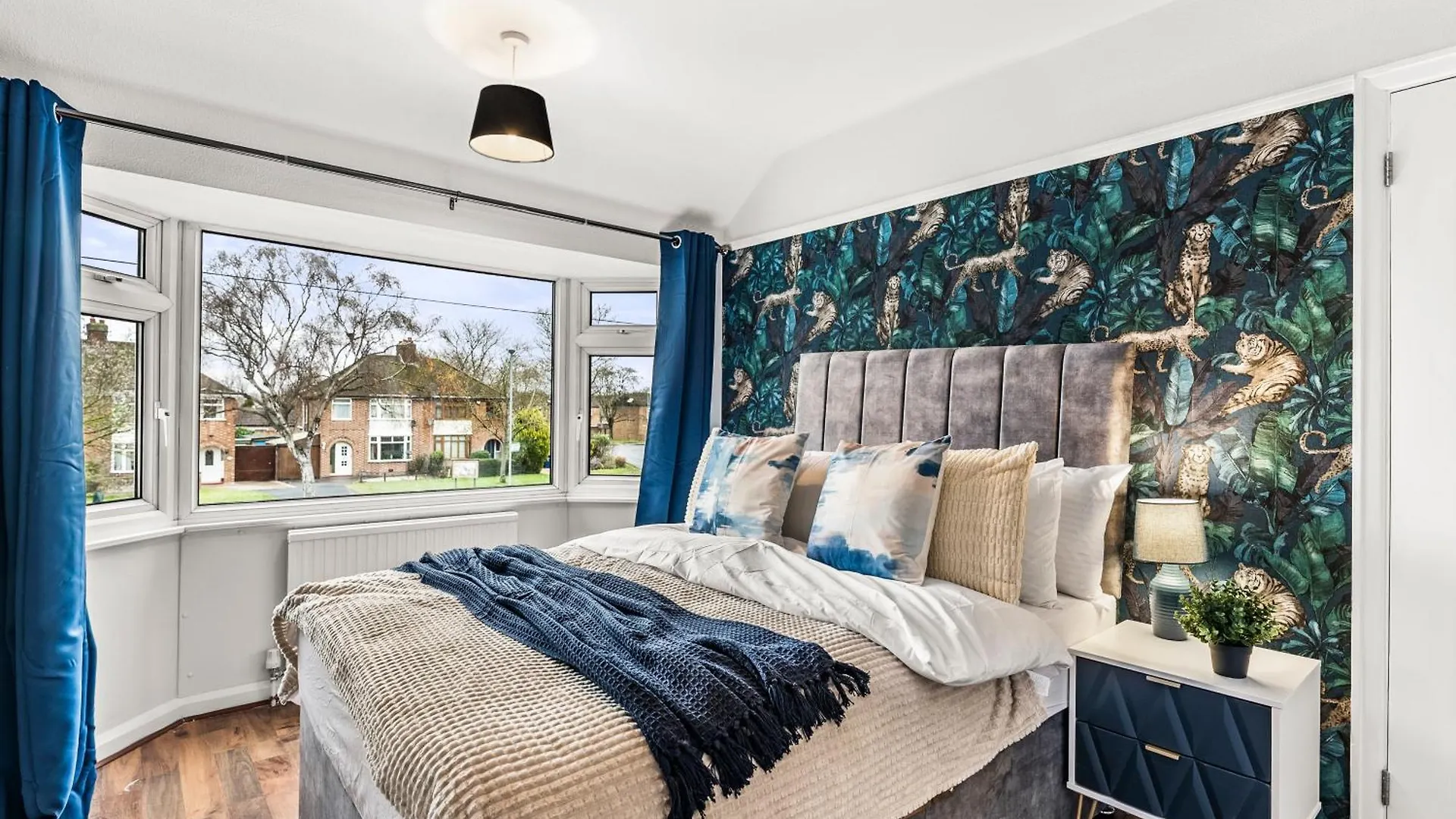Villa Gorgeous Abode In Cambridge - Pet Friendly! 0*,  Großbritannien